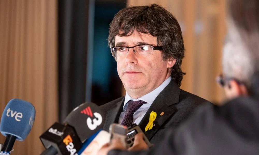 Ισπανία: Ο Πουτζντεμόν ετοιμάζει την επιστροφή του θέτοντας υποψηφιότητα στις εκλογές της Καταλονίας